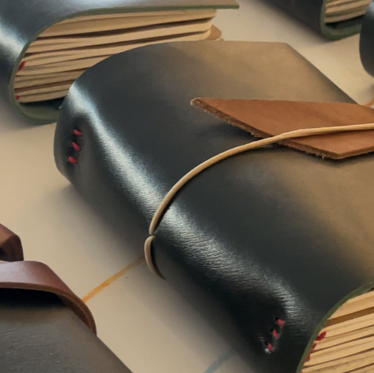 EL VIAJERO leather journal