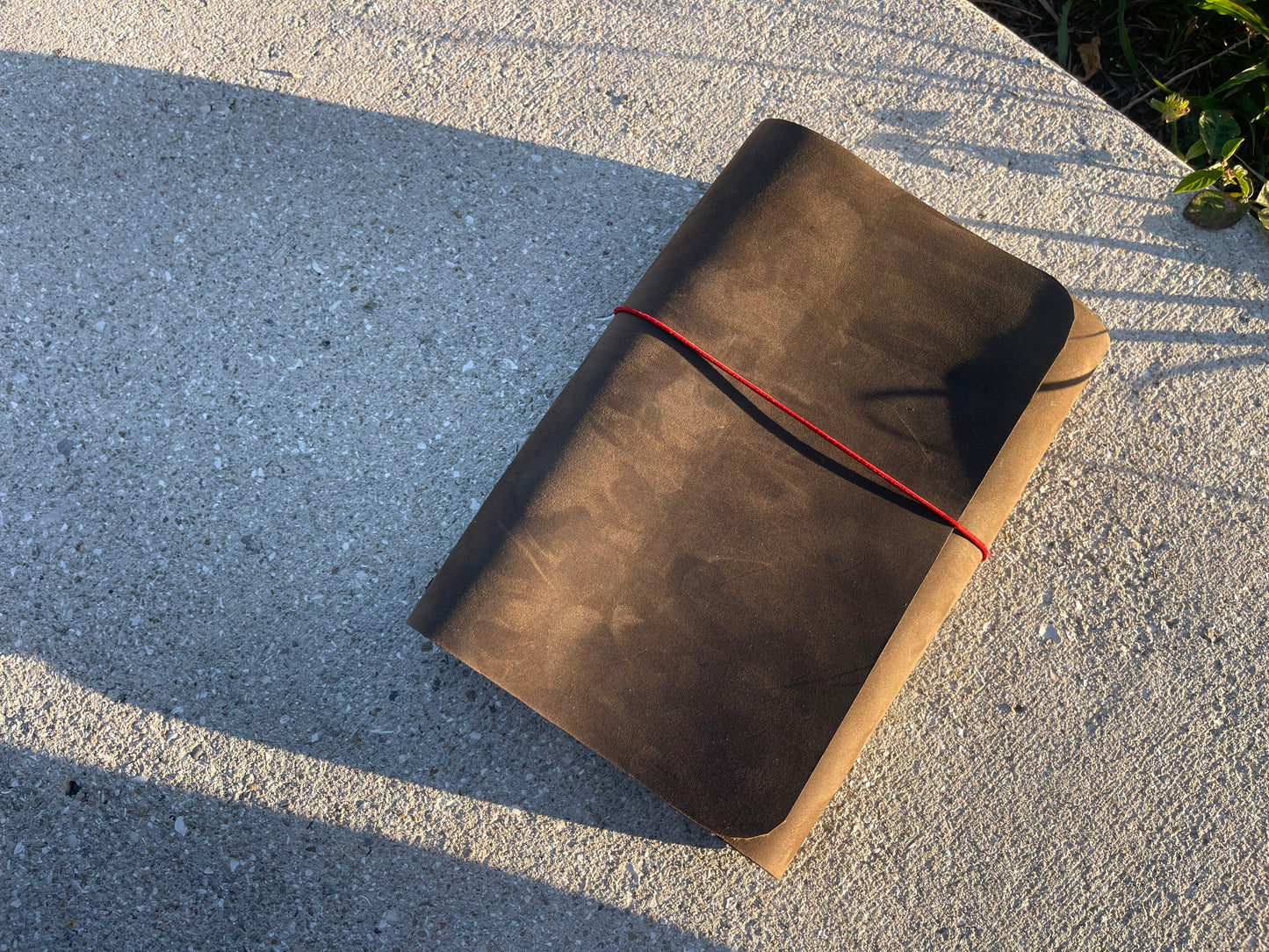 PILOTO trifold leather journal